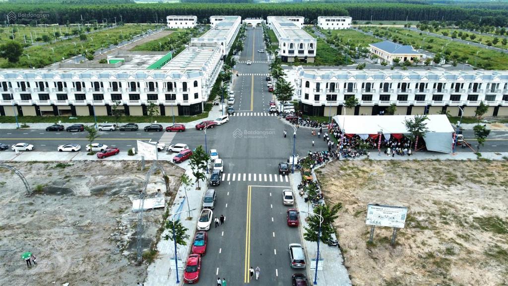 Nhà ngộp bank, khu nhà ở chuyên gia thu nhập cho thuê từ 15  20 triệu/tháng. giá 2 tỷ 150