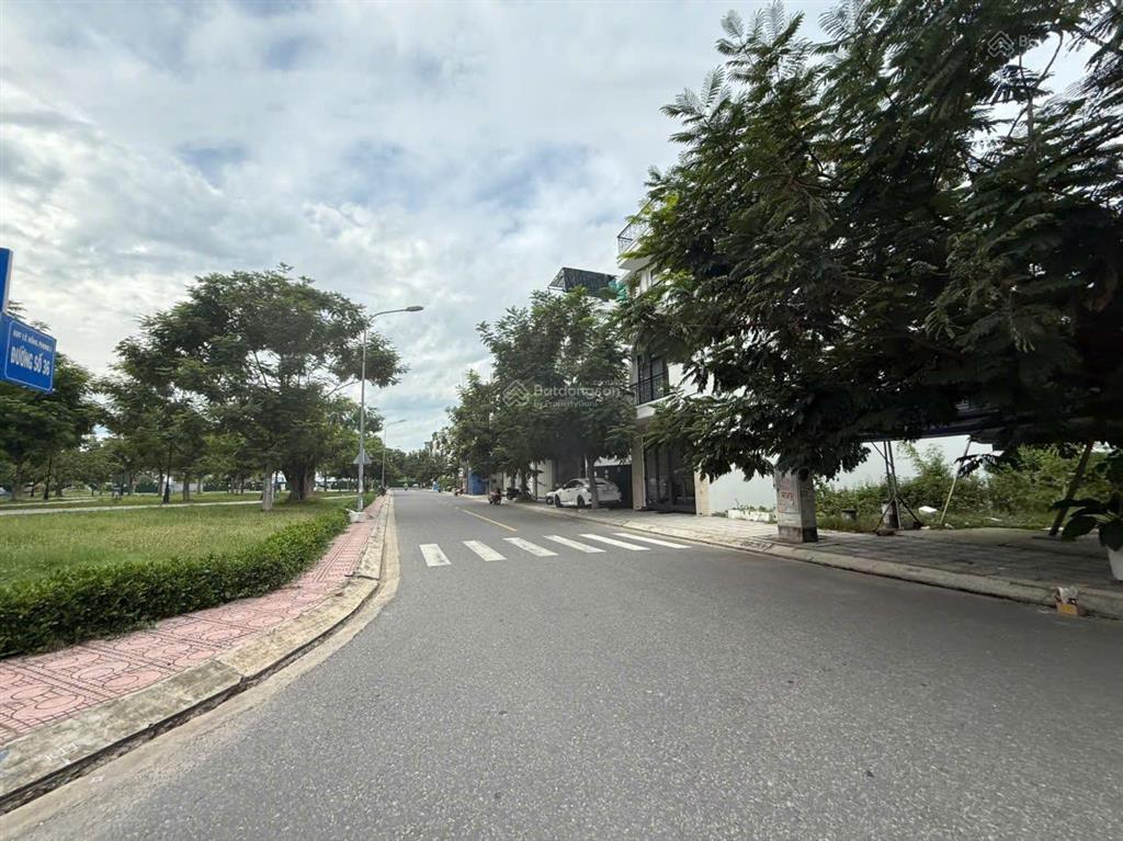 Bán lô đất view xéo công bán lô đất view xéo công viên kđt hà quang 1  nha trang giá chỉ 7 tỷ