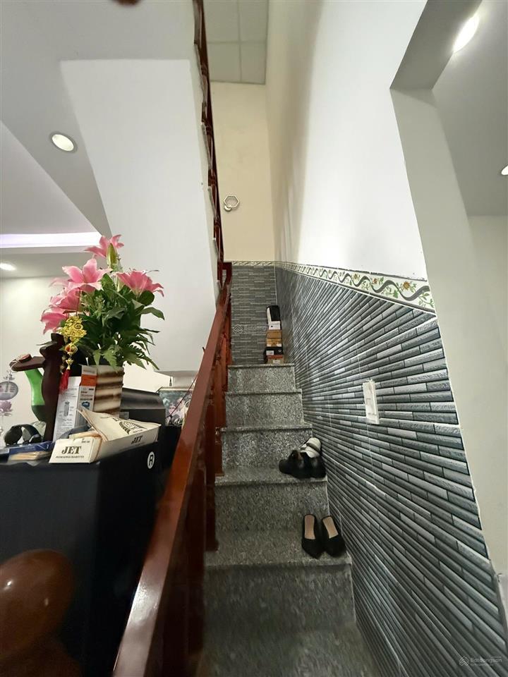 Bán nhà 2 tầng hẻm phước hải  nha trang cách đường b7 chỉ 50m . giá chỉ 2 tỷ 690