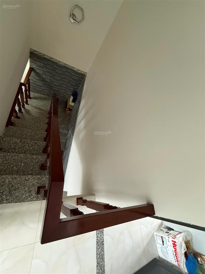 Bán nhà 2 tầng hẻm phước hải  nha trang cách đường b7 chỉ 50m . giá chỉ 2 tỷ 690