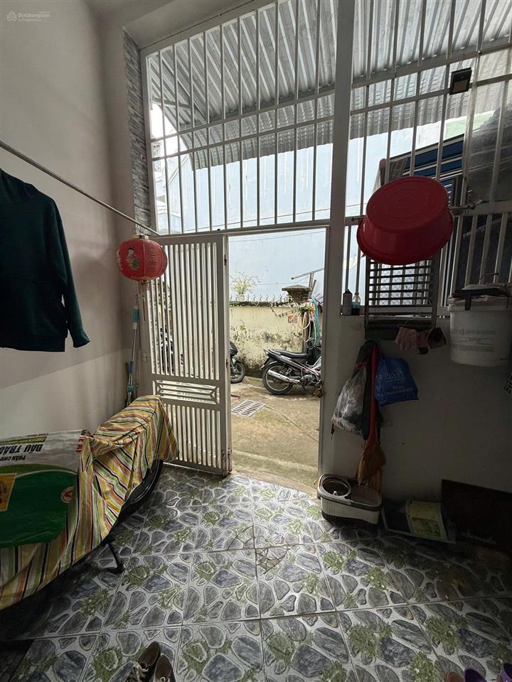 Bán nhà 2 tầng hẻm phước hải  nha trang cách đường b7 chỉ 50m . giá chỉ 2 tỷ 690