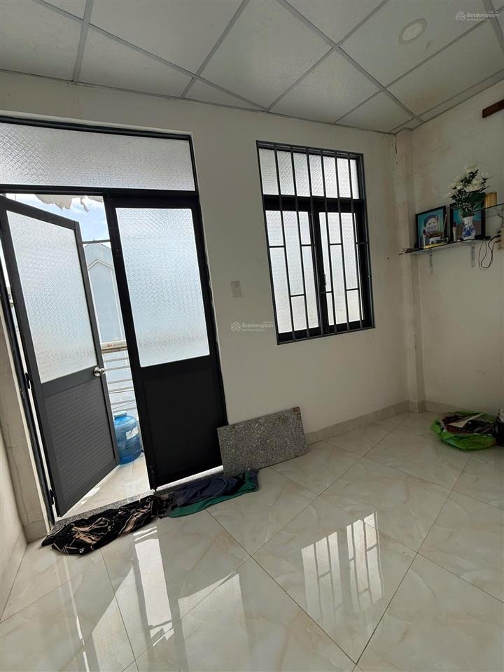 Bán nhà 2 tầng hẻm phước hải  nha trang cách đường b7 chỉ 50m . giá chỉ 2 tỷ 690