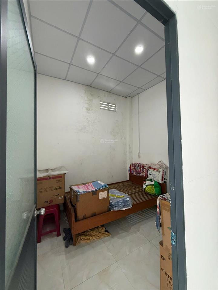 Bán nhà 2 tầng hẻm phước hải  nha trang cách đường b7 chỉ 50m . giá chỉ 2 tỷ 690