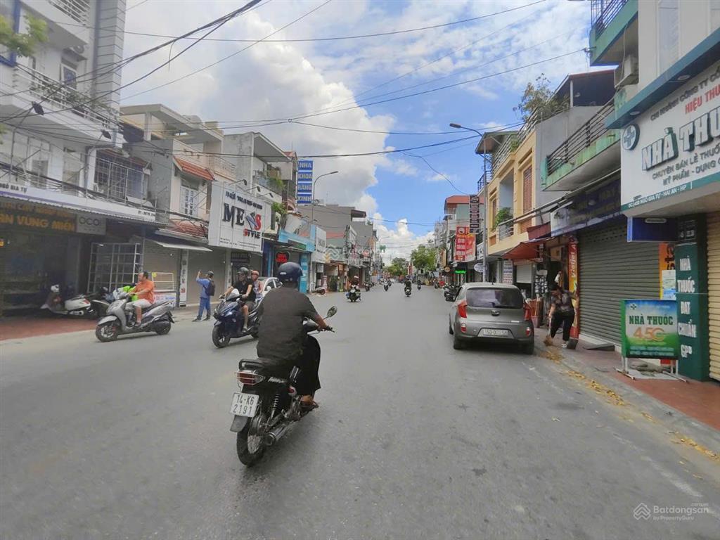 Bán nhà 7 tầng thang máy, 120m2  mặt đường ngô gia tự  17 tỷ