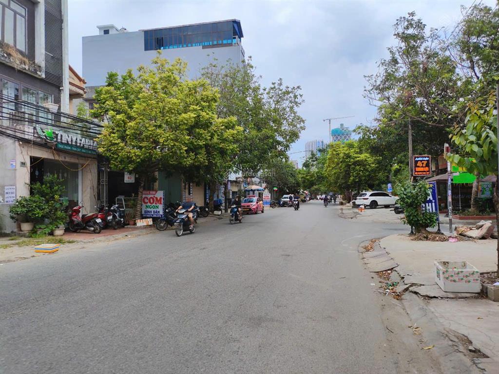 Căn góc mặt đường trung lực hàng hiếm  90m2  mt 4,6m  11,1 tỷ