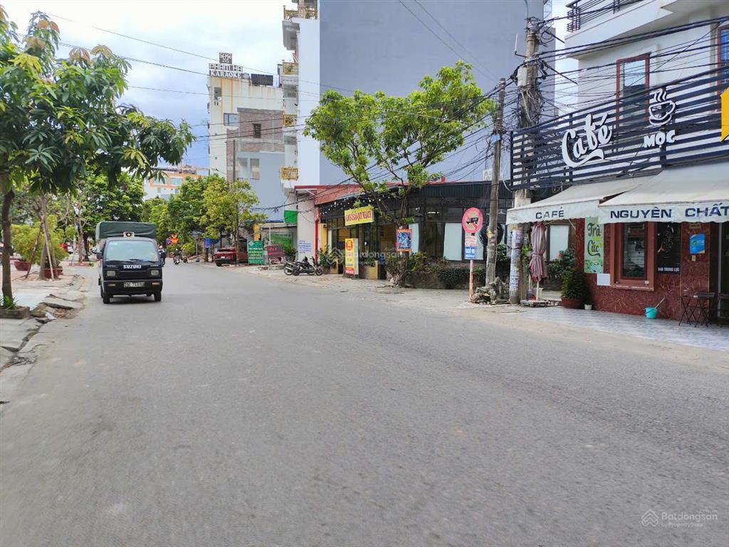 Căn góc mặt đường trung lực hàng hiếm  90m2  mt 4,6m  11,1 tỷ