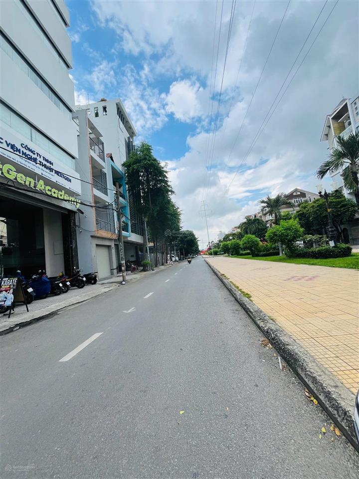 Nhà đúc 3.5 tấm, dt 4x18. mtkd đường nguyễn thế truyện, tân sơn nhì. giá 13.8 tỷ