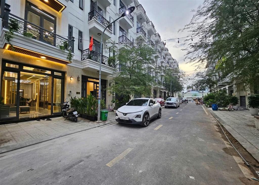 Bán nhà mặt phố bảo ngọc  thạnh lộc  quận 12  (4 x 15 1 trệt 4 lầu)