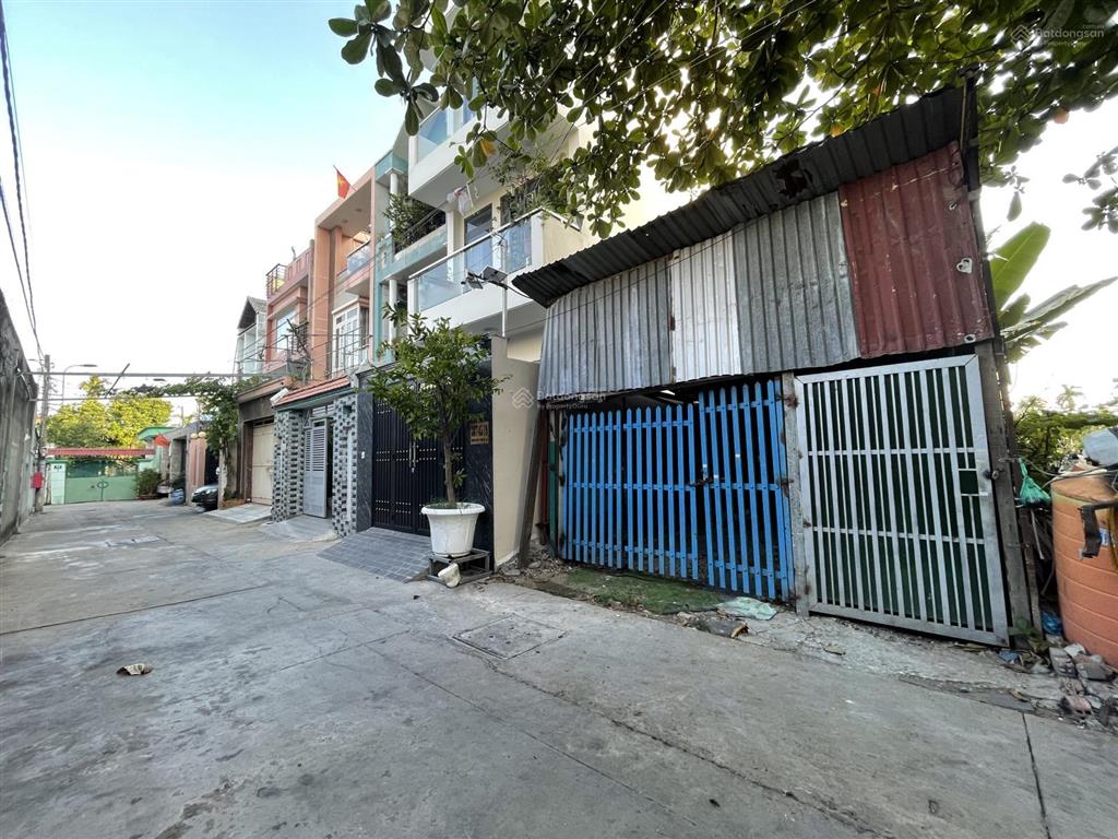 Đất 1/ hà huy giáp ( ngay ngã 4 ga ) vị trí đẹp giáp ranh gò vấp