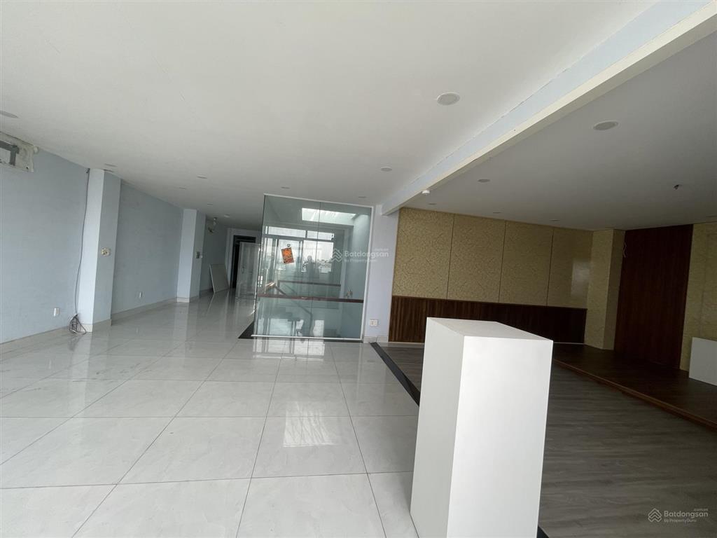 Toà nhà văn phòng (10.8 x 40m)  1 trệt 3 lầu (gần 1000m2 sàn)  (có bán lẻ 1 căn) giá 12.5t/ căn