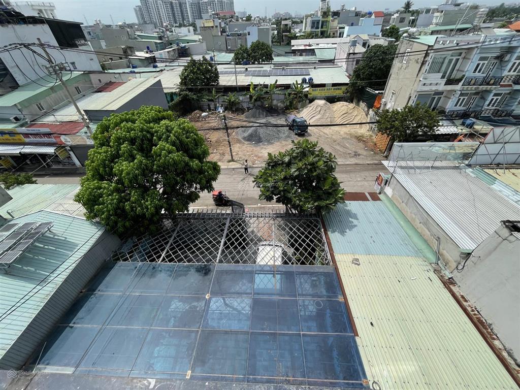 Toà nhà văn phòng (10.8 x 40m)  1 trệt 3 lầu (gần 1000m2 sàn)  (có bán lẻ 1 căn) giá 12.5t/ căn