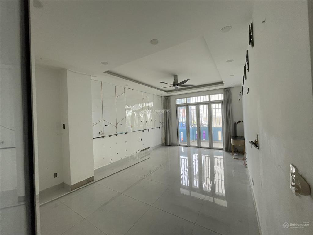 Toà nhà văn phòng (10.8 x 40m)  1 trệt 3 lầu (gần 1000m2 sàn)  (có bán lẻ 1 căn) giá 12.5t/ căn