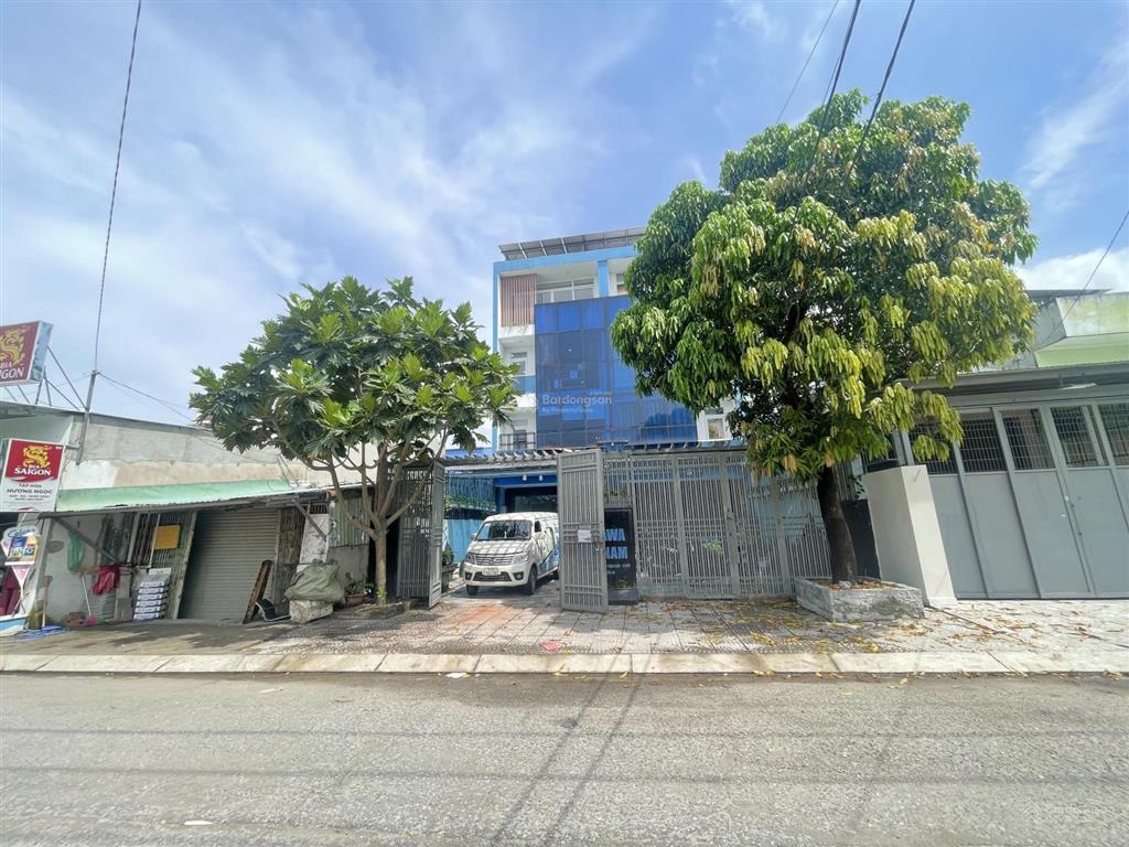 Toà nhà văn phòng (10.8 x 40m)  1 trệt 3 lầu (gần 1000m2 sàn)  (có bán lẻ 1 căn) giá 12.5t/ căn