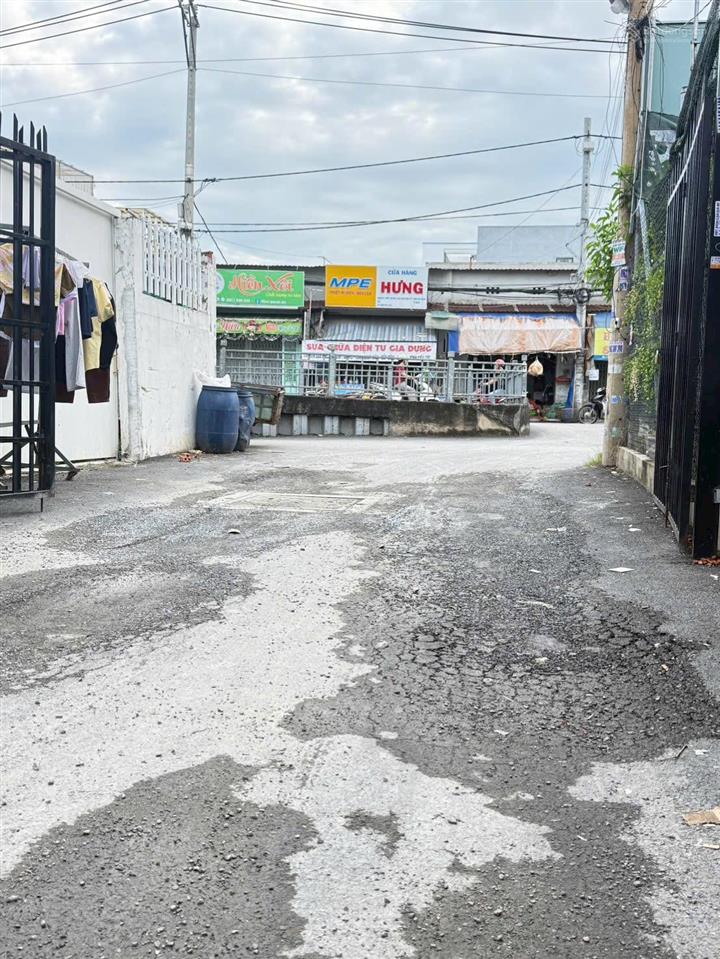 Nhà phố hiện đại giáp gò vấp  ngay cầu vượt ngã 4 ga  1 trệt 1 lửng 3 lầu