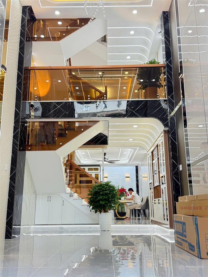 Nhà phố hiện đại giáp gò vấp  ngay cầu vượt ngã 4 ga  1 trệt 1 lửng 3 lầu