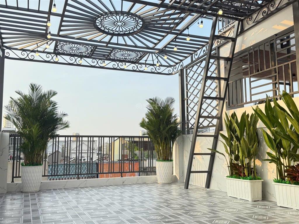 Nhà phố hiện đại giáp gò vấp  ngay cầu vượt ngã 4 ga  1 trệt 1 lửng 3 lầu