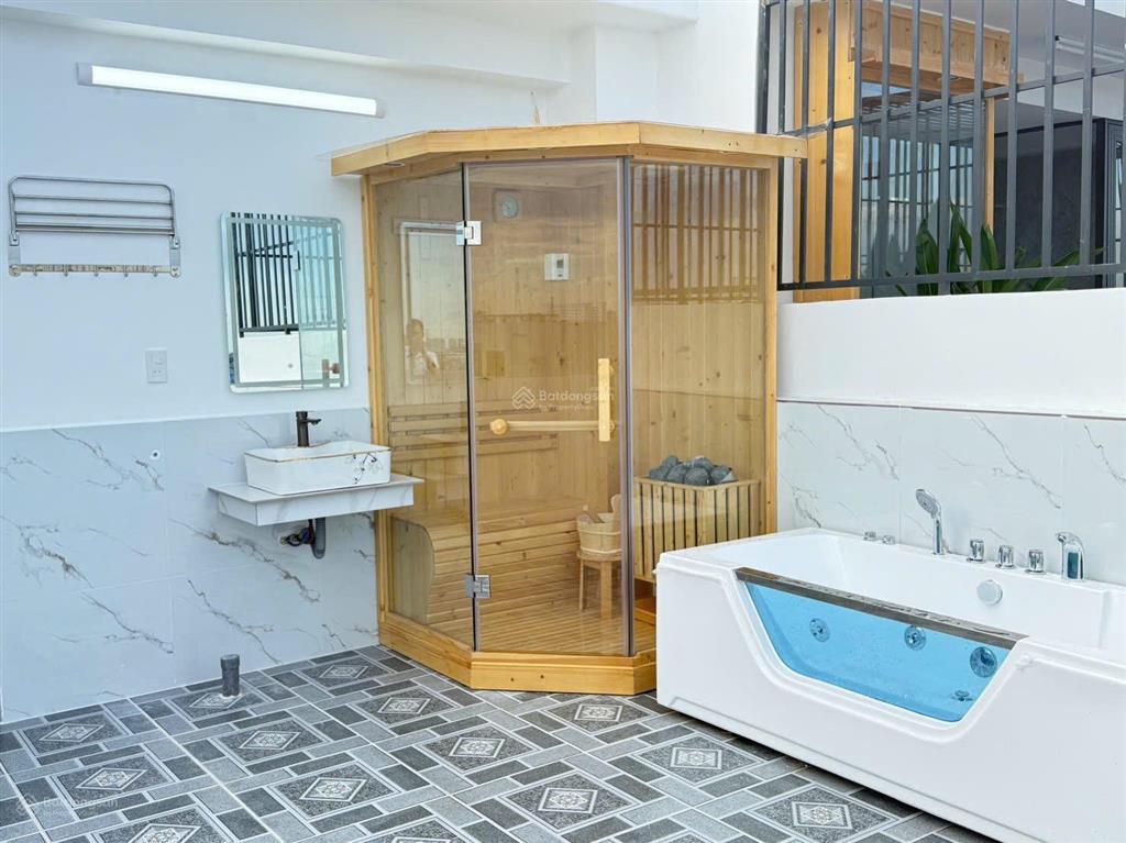 Nhà phố hiện đại giáp gò vấp  ngay cầu vượt ngã 4 ga  1 trệt 1 lửng 3 lầu