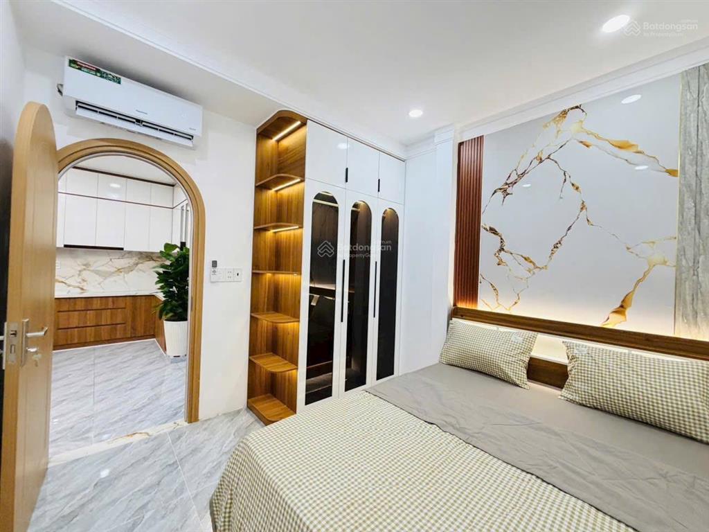 Nhà 1/ tx 22 ( 7 x 9.5 )  1 trệt 2 lầu  đường thông xe hơi  full nội thất cao cấp