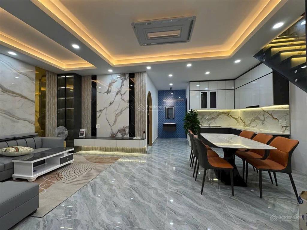 Nhà 1/ tx 22 ( 7 x 9.5 )  1 trệt 2 lầu  đường thông xe hơi  full nội thất cao cấp