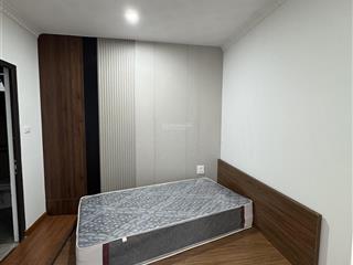 Chính chủ bán nhà trích sài 52m2  5 tầng  mặt tiền 7m, ô tô qua nhà .
