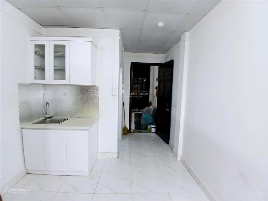 Phố tôn thất tùng mặt ngõ thông kinh doanh. đối diện bv đại học y hn
dt 45m2 xây 5 tầng giá 12.85 t