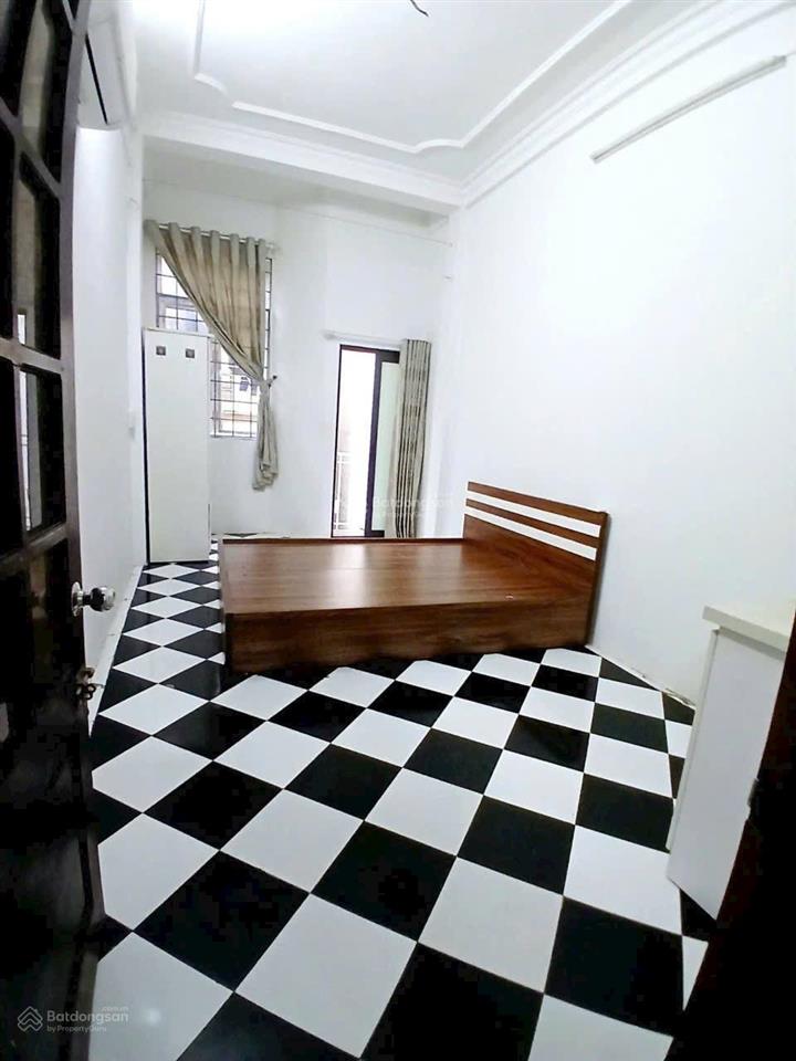 Phố tôn thất tùng mặt ngõ thông kinh doanh. đối diện bv đại học y hn
dt 45m2 xây 5 tầng giá 12.85 t