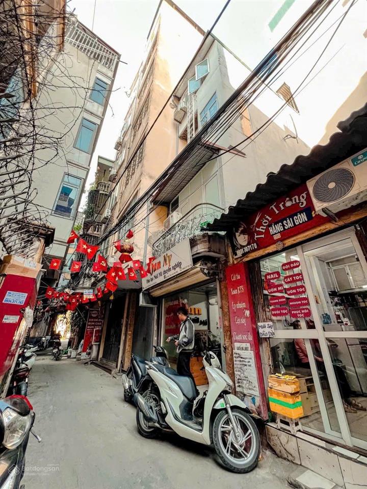 Phố tôn thất tùng mặt ngõ thông kinh doanh. đối diện bv đại học y hn
dt 45m2 xây 5 tầng giá 12.85 t