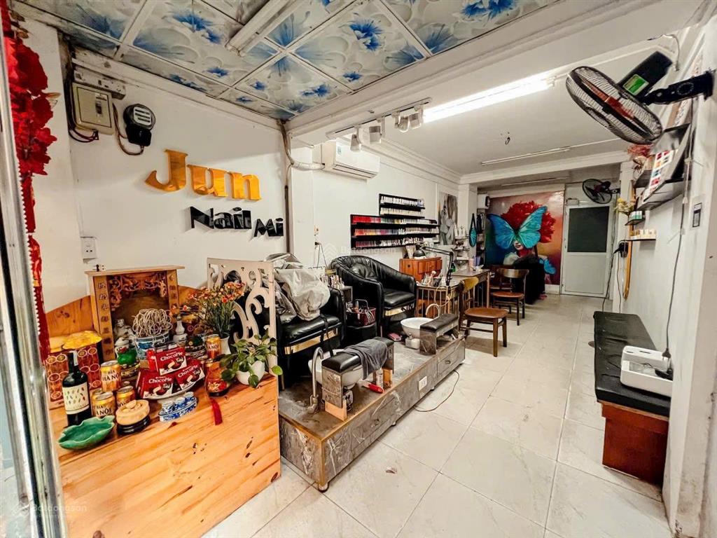 Phố tôn thất tùng mặt ngõ thông kinh doanh. đối diện bv đại học y hn
dt 45m2 xây 5 tầng giá 12.85 t