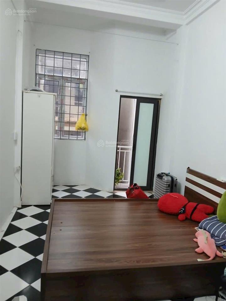 Phố tôn thất tùng mặt ngõ thông kinh doanh. đối diện bv đại học y hn
dt 45m2 xây 5 tầng giá 12.85 t