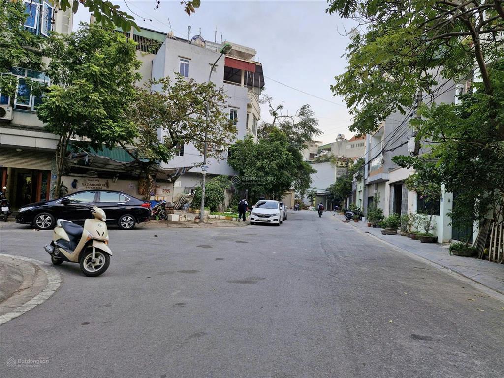 Bán đất tđc cổ linh, thạch bàn, 90m2, mt18m, giá 26.9 tỷ, phân lô, ô tô tránh, vỉa hè, kinh doanh