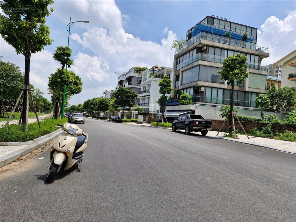 Bán đất tư đình, cổ linh, long biên, 78m2, mt 9.1m, 23.5 tỷ, lô góc, phân lô, ô tô tránh, vỉa hè