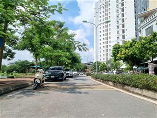 Bán đất cổ linh, thạch bàn, long biên, 47m2, giá 15.3 tỷ, ô tô tránh vỉa hè gần công viên hồ ben