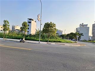 Bán đất mặt phố cự khối, hoa động, 120m2, mt6m, giá 33.2 tỷ, view hồ công viên kinh doanh tiềm năng