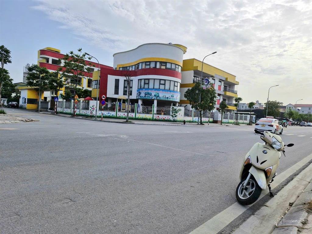 Bán đất hoa động, cự khối, 525m2, mt 25m, giá 59.5 tỷ, view đẹp thoáng, nhiều phương án kinh doanh