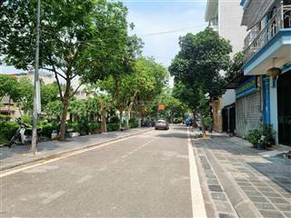 Bán đất phố trạm, cổ linh, long biên, 110m2, mt 5.8m, giá 42 tỷ, phân lô, ô tô tránh, view vườn hoa