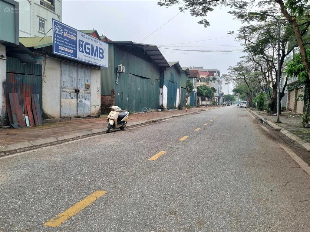 Bán đất cự khối, hoa động, long biên, 80m2, giá 16 tỷ, phân lô, xe tải tránh, vỉa hè, kinh doanh