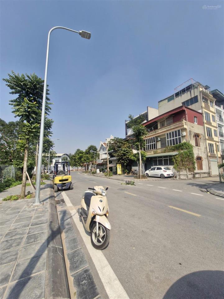 Bán đất phố vũ đình tụng, thạch bàn, 152m2, mt 5.6m, giá 32 tỷ, ô tô tránh, viê dự án, hạ tầng đẹp