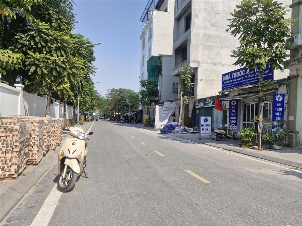 Bán đất phố vũ đình tụng, thạch bàn, 152m2, mt 5.6m, giá 32 tỷ, ô tô tránh, viê dự án, hạ tầng đẹp