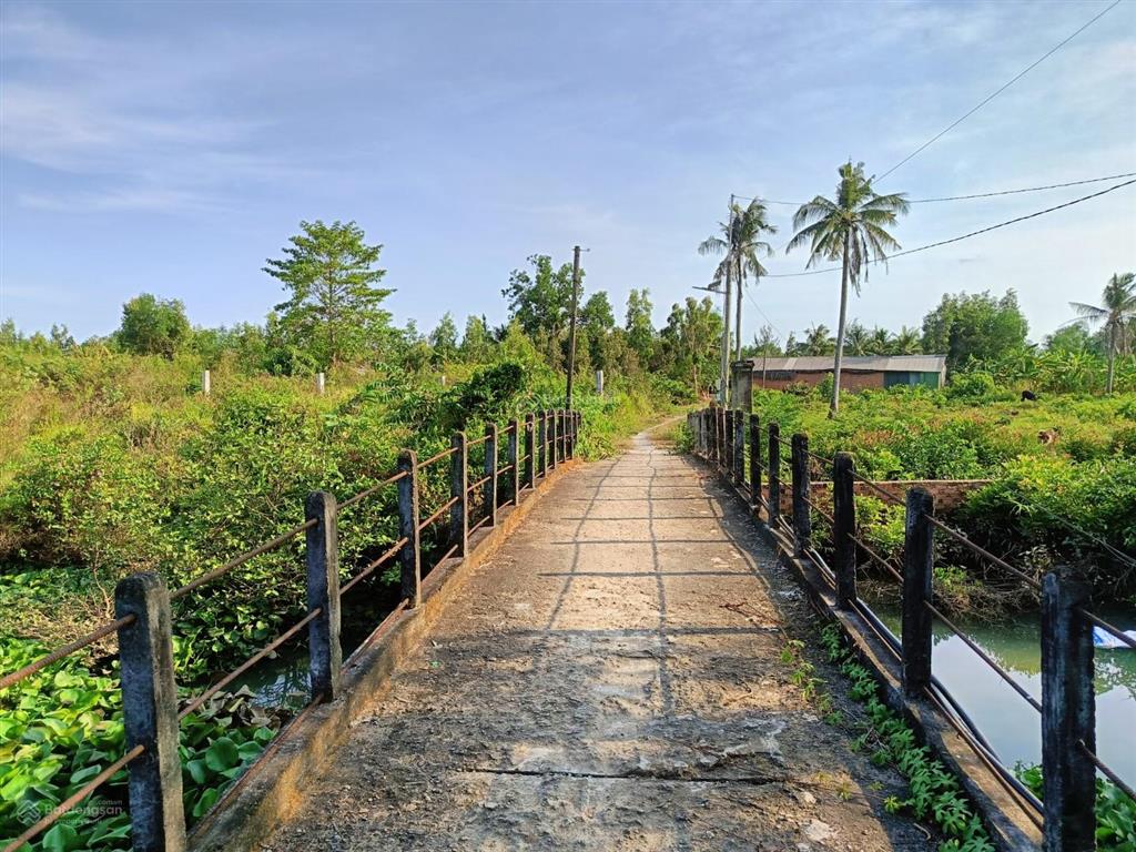 Bán 2.142m2 có 200 thổ cư, giáp rạch mát mẻ mt đường số 1, p long phước, q9, cách vinhomes 800m