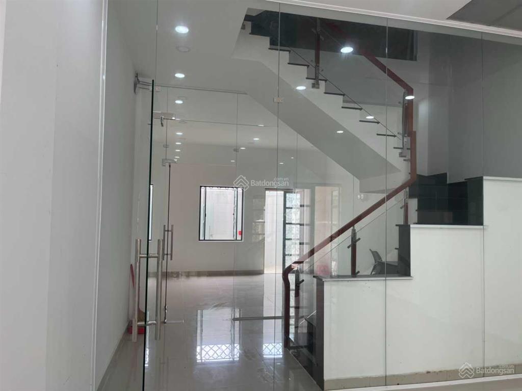 Cho thuê vp cityland diện tích 20m2 giá thấp 5tr/th, có máy lạnh