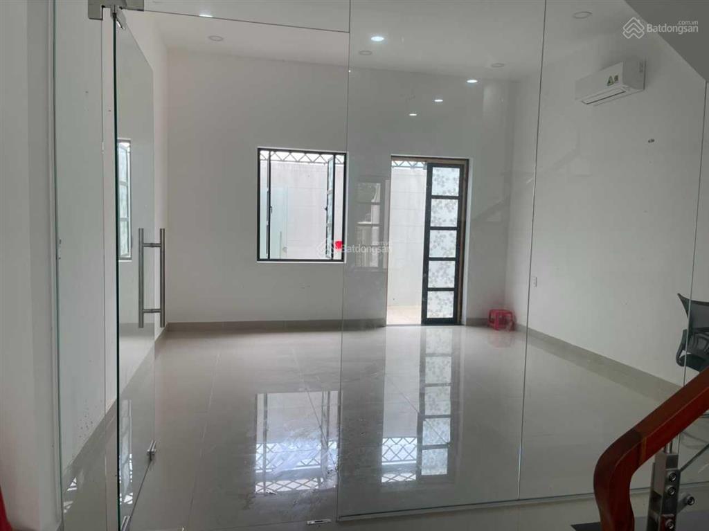 Cho thuê vp cityland diện tích 20m2 giá thấp 5tr/th, có máy lạnh