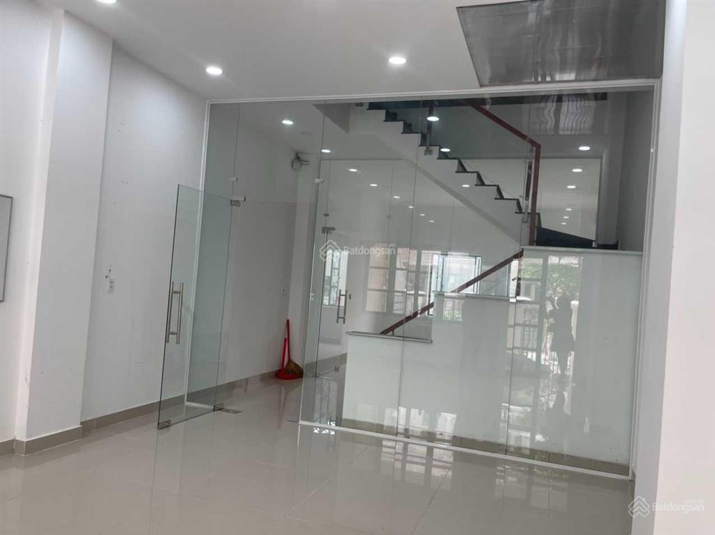 Cho thuê vp cityland diện tích 20m2 giá thấp 5tr/th, có máy lạnh