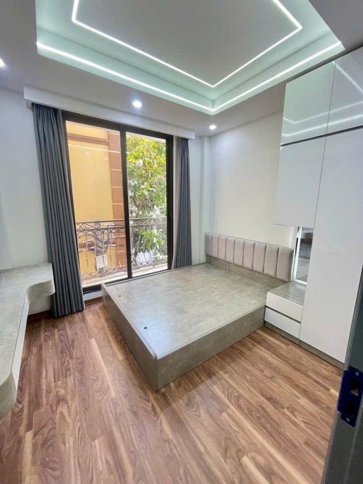 8 TỶ Ô TÔ TẢI ĐỖ CỬA, VÕ CHÍ CÔNG CẦU GIẤY, 5 TẦNG FULL NỘI THẤT MỚI, SÂN CHƠI, SỔ ĐẸP