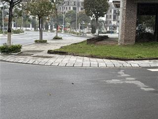 Bán nhà biệt thự wiew hồ cần thanh khoản nhanh giá cắt lỗ  0945 668 ***