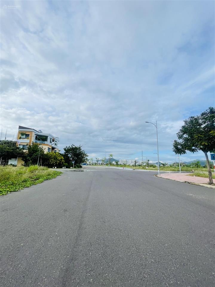 Rẻ nhất gói 4 mỹ gia, đường to, hướng tây, giá chỉ 5 tỷ(bao tất cả)