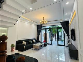 Nhà mới gói 5 mỹ gia, đường to, full nội thất, giá chỉ 8.4 tỷ(bao thuế phí)