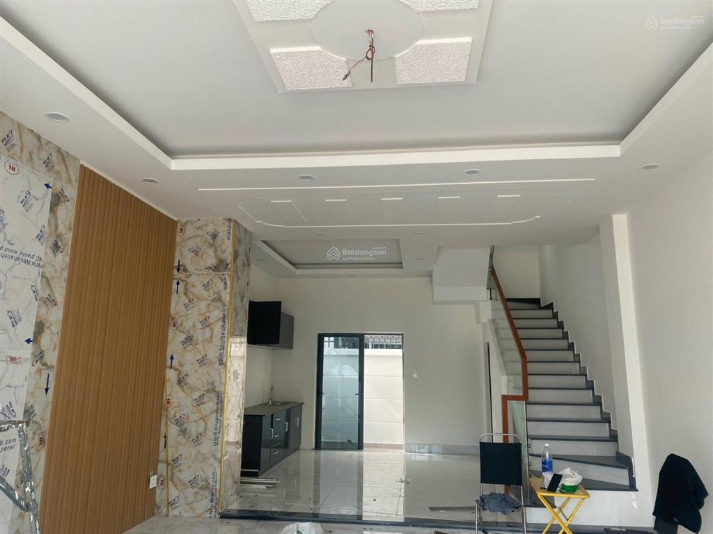 Bán nhà phố 1 trệt 2 lầu hoàn thiện sổ hồng riêng thuộc khu dân cư cạnh ubnd phường bình chuẩn