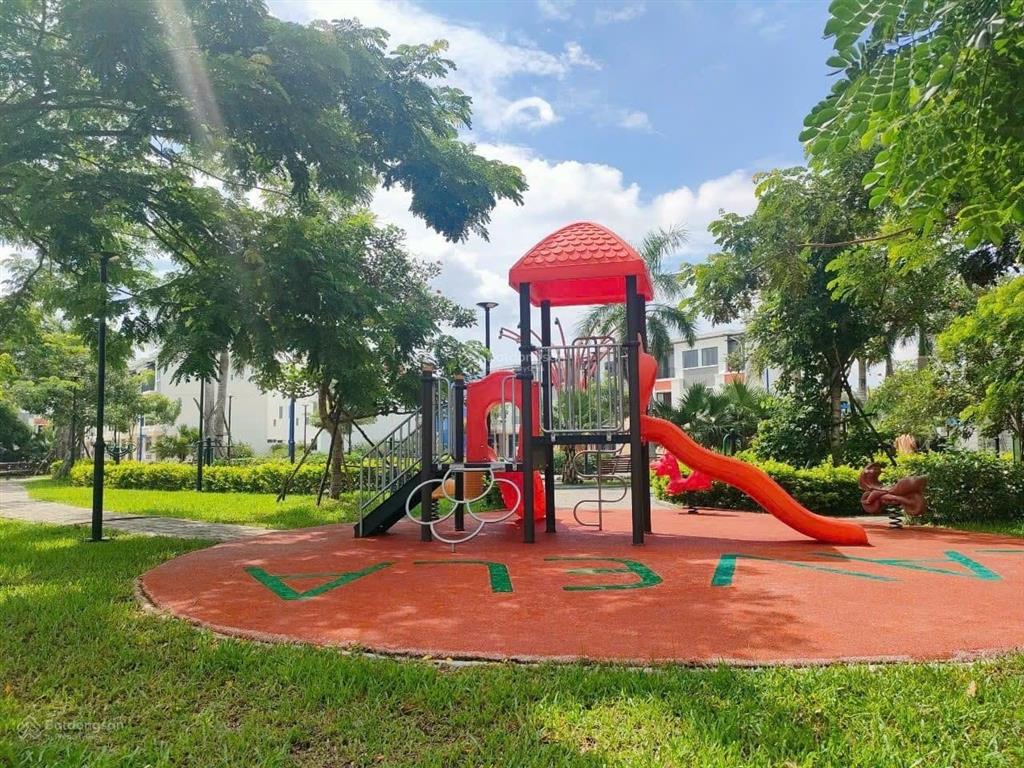 Bán nhà phố 1 trệt 2 lầu hoàn thiện sổ hồng riêng thuộc khu dân cư cạnh ubnd phường bình chuẩn