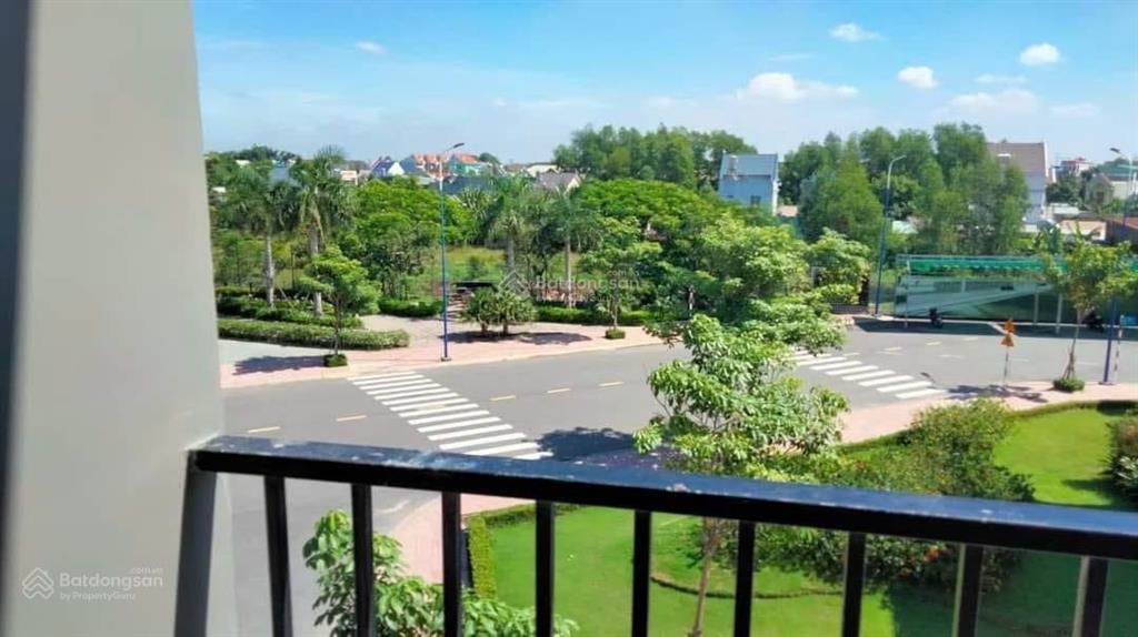 Bán nhà phố 1 trệt 2 lầu hoàn thiện sổ hồng riêng thuộc khu dân cư cạnh ubnd phường bình chuẩn