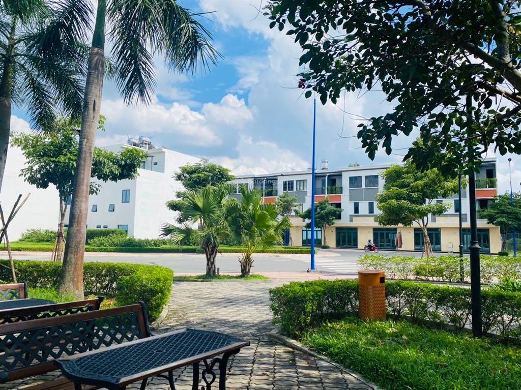 Bán nhà phố 1 trệt 2 lầu hoàn thiện sổ hồng riêng thuộc khu dân cư cạnh ubnd phường bình chuẩn
